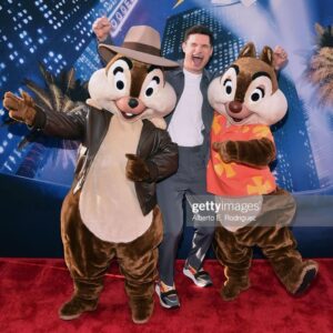 Flula Borg Instagram - Chip ‘n Dale ‘n Flula! What a Dope Adventure it is to be inside #RescueRangers NOW STREAMINGS on @disneyplus!

And some Major Shoutings to @rottentomatoes for making us FRESCH!

🇩🇪 Freue mich unheimlich, daß ich „DJ HERZOGENAURACH" spielen durfte! Der Name ist einen nicht so geheimen Shoutout an meine fränkische Wurzeln (würd SO gern die Bergkirchweih besuchen! #DerBergRuft)