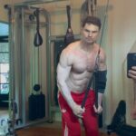 Flula Borg Instagram - SUNDAY MORNING GRINED wow it feels so good to wake it up early on sunday and iron some pump 💪 @paolomascitti