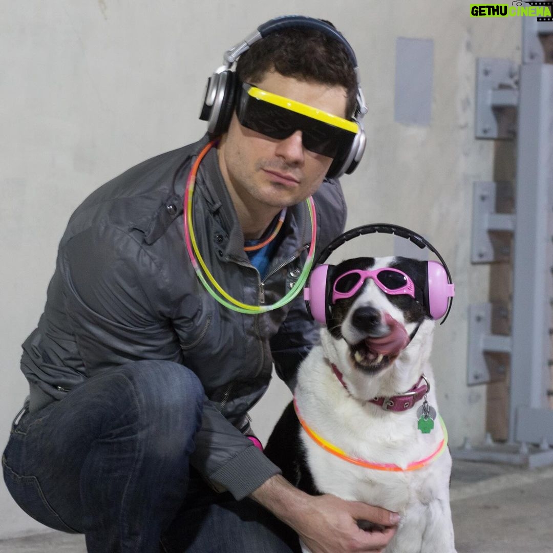 Flula Borg Instagram - Questchin: Is Flula loving animals? Antser: These Fotos! I am also loving organizations that support animals, one of many reasons I support A Community of Friends (@acoforg) link in bio! ACOF’s mission is ending homelessness through the provision of quality permanent supportive housing for people with mental illness! They are doing this with affordable housing but also with supportive services for tenants to include Pet Wellness! Fifty percents of ACOF tenants live with a service animal, support animal or pet. ACOF partners with local nonprofits along with grant funding to host Pet Wellness Clinics. Tenants meet with a veterinarian for vaccinations, flea medication, microchips for their animals, and more! Here are fotos of some of the many wunderbar peoples that ACOF does support together with their excellent animals! You may learn more at @acoforg, and if you would like to support ACO, all gifts up to $50,000 shall be match until 31 Dez! Link in bio! @acoforg @peopleandpetsbtf #LatinoAllianceforAnimalCareCoalition 📸 @marissadela