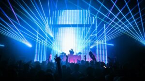 Flux Pavilion Instagram - Some beautiful moments from the first leg of the tour ⚡️ you guys were amazing 💙 keeping it moving this week with stops in El Paso, San Macros and the wonder that is Red Rocks 🌄 see you then!

📷 @sleepyiis_