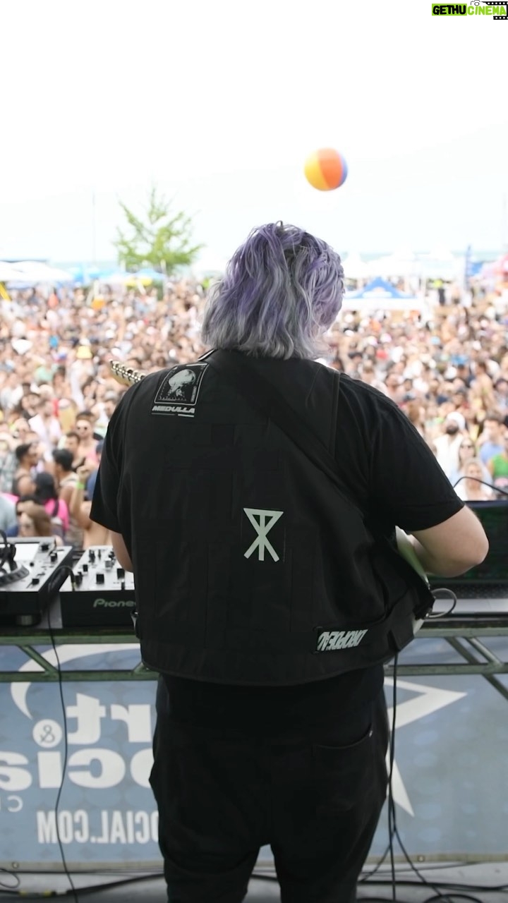 Flux Pavilion Instagram - Maybe we should have beachballs at all my shows? ⚡️🏖🏐
