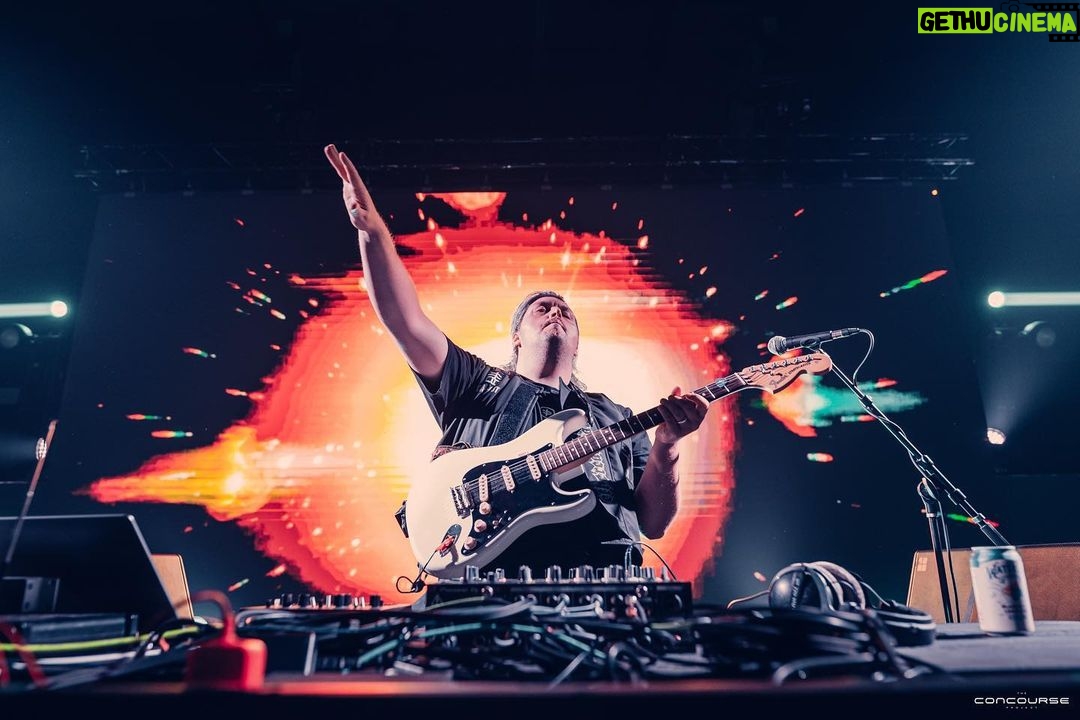 Flux Pavilion Instagram - See you tomorrow NYC! Excited to jump on board the bass boat with @iboat_nyc 🛳🗽⚡️
