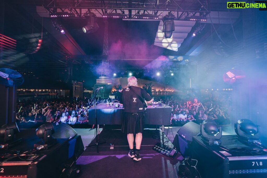 Flux Pavilion Instagram - Can't stop thinking about Nashville! You were beautiful and it was a pleasure to play for you 🎸