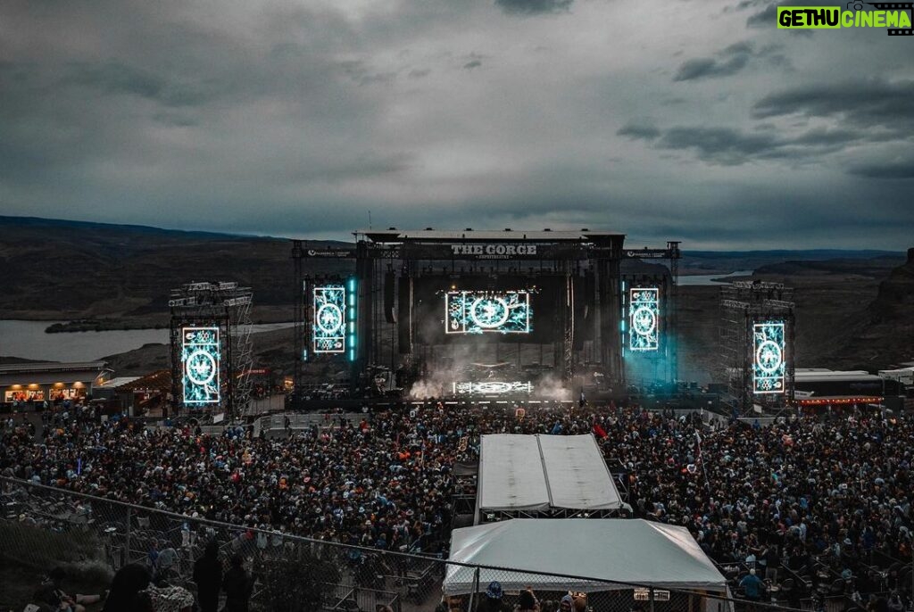 Flux Pavilion Instagram - Thank you to everyone who came out to the Gorge! And thank you to @illenium for the invite. We had a blast ⚡️
