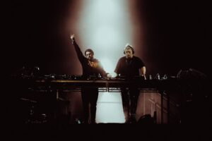 Flux Pavilion Instagram - FLUX PAVILION B2B ADVENTURE CLUB
 
  DECADANCE NYE ARIZONA

A legendary moment
