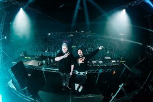 Flux Pavilion Instagram - FLUX PAVILION B2B ADVENTURE CLUB
 
  DECADANCE NYE ARIZONA

A legendary moment