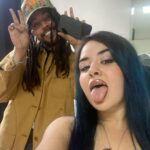 Foudeqush Instagram - hola @jessebaez y yo tenemos una cumbia y por fiN sale este viernes 26 de mayo !⭐️🕯️🤍🤍 algunxs ya la han escuchado en vivo ya era hora dd sacarla auuuu prod by @kalifrn ! cumbia aesthetic 26/05 pre-save en la bio 🏹🏹 gracias @un4l0kur4 x ayudarme con el styling 🎀