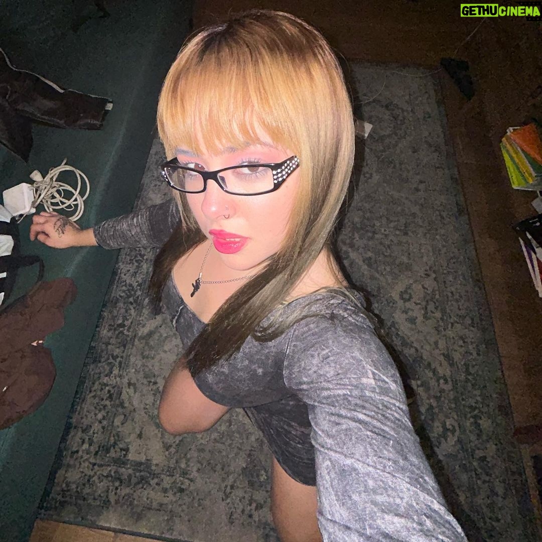Foudeqush Instagram - yo y las cámara en 0.5 con flash cuando