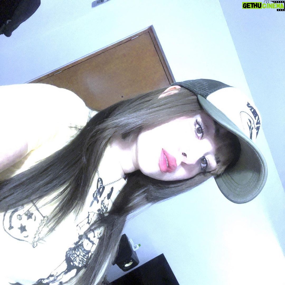 Foudeqush Instagram - ⋆♱✮♱⋆ quién es ella ???!