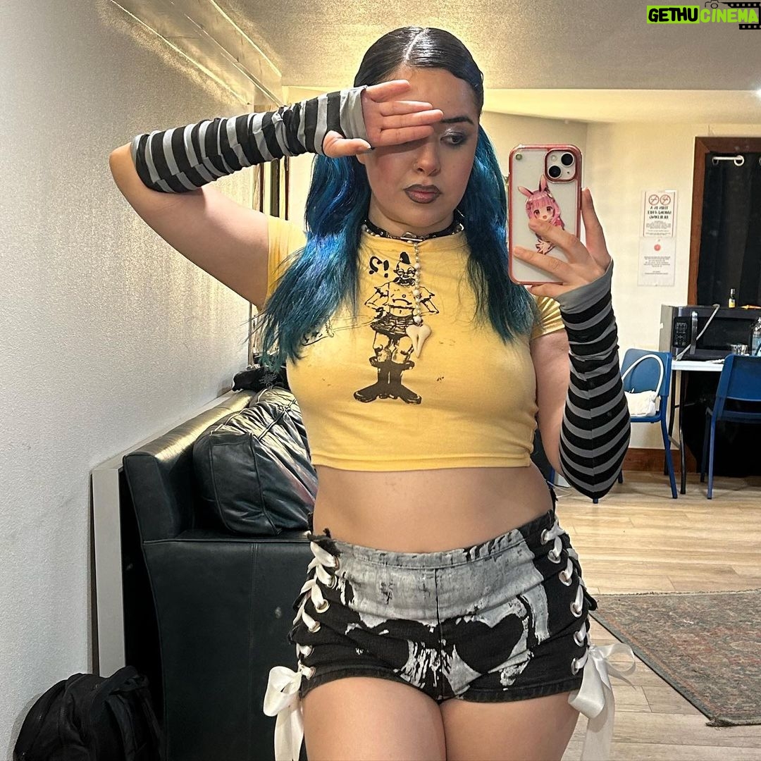 Foudeqush Instagram - gracias austin k bonito ayer! 🤍⭐️ amé el lewkkkkk styling make up and hair x @jadeandalon_ wearing @jaderisa @mexicanicecream @shopclosetofskeletons 🖤🖤🖤