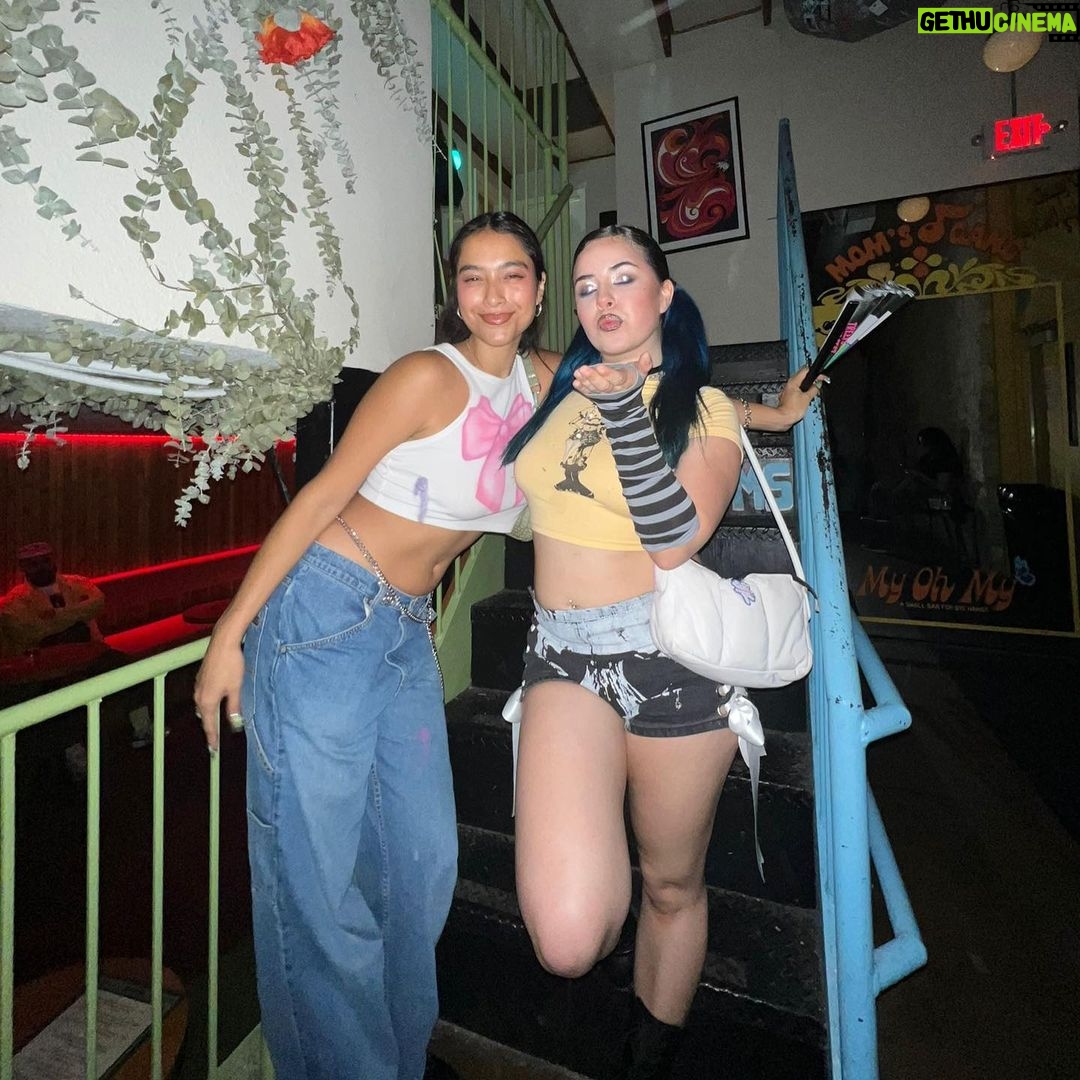 Foudeqush Instagram - gracias austin k bonito ayer! 🤍⭐️ amé el lewkkkkk styling make up and hair x @jadeandalon_ wearing @jaderisa @mexicanicecream @shopclosetofskeletons 🖤🖤🖤