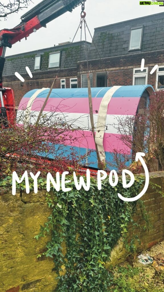 Fox Fisher Instagram - My new pod space arrived just in time for Trans Joy Week 🏳️‍⚧️✨ It’s a space to relax and revive because life has been so chaotic and full on. I chose @hullypods for their unique shape and they have delivered above and beyond!