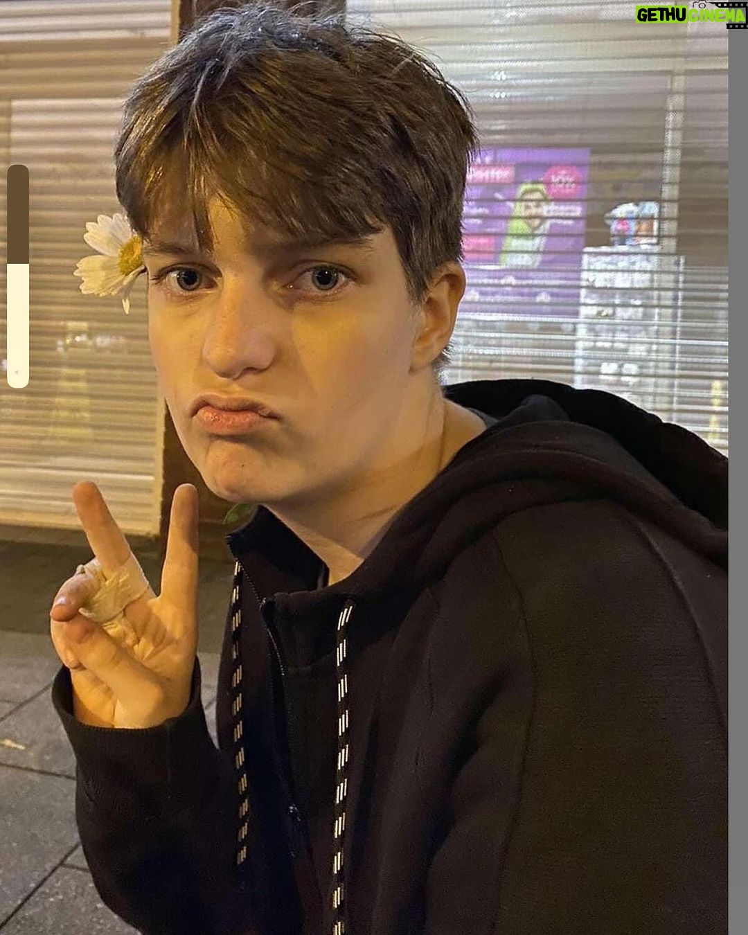 Fox Fisher - 9.3K Likes - CW: ☠️
Young Corei was a trans teen who deserved to grow up to be a trans adult. His mum shared that he was ‘targeted and suffered anti-trans hate online’ 😞
This was his favourite song.
Take good care of yourselves and each other, check in on your trans siblings and stand up for trans lives. 🏳️⚧️🏳️⚧️🏳️⚧️