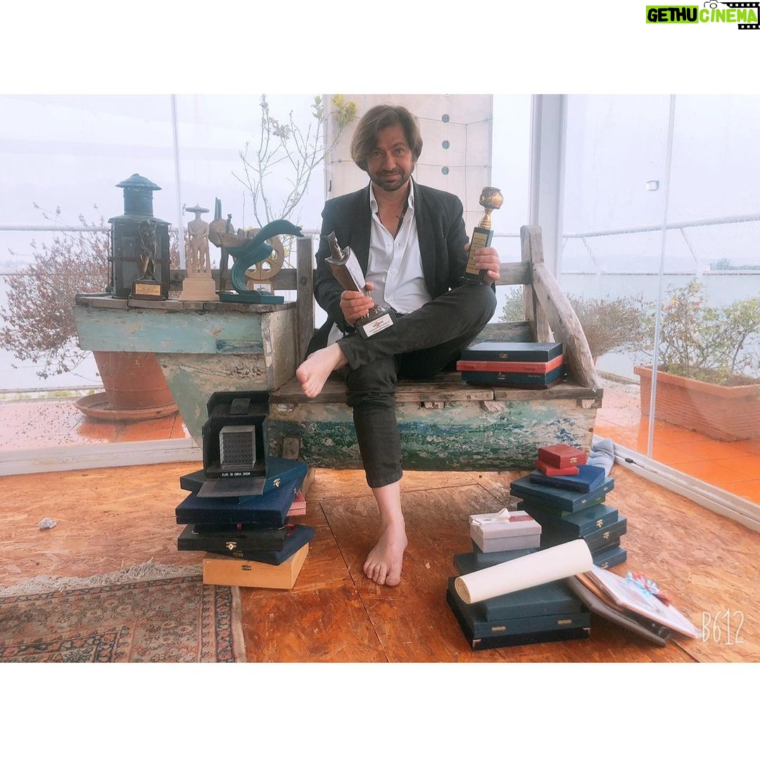 Francesco Apolloni Instagram - No pain ...no gain 🎥 Ricevere dei riconoscimenti e’ sempre gratificante ma il merito non è’ mai nostro ma di tutte le persone che ci hanno supportato per raggiungere quell’ obiettivo ! Sii sempre grato, la gratitudine e’ una cosa potentissima ❤️ metodo @startalentiofficial 🙏🏿 @luigiaalbina @tiziana_dimatteo1 @alessiopiccirillo_pr @mario.pezzi32 @robertocipullo @roberto_capua_private @rudolph.gentile @gianlucacurti1 @ritarusic @medusafilmofficial @paolodelbroccolo @paolozanotti @gianfrancopiccioli @minobarbera @lucy_ldc @m2pictures @paolodonaccattin @antoniomonda2 @piera.detassis @claudiogubitosi_gff @manlio.castagna @giffoni_film_festival @globodoro @tannishtha_ @paulhaggis @cristinapuccinelli @andrea.quattrini.7 @andrea.pistilli @claudio_cicconetti @roberto_capucci @iosonomoccia @raoulbovagram @iamdanielbondi @noemi.dambrosi @robertomauri_ @michaelmargotta @moranatias @accademiasilviodamico @berniehiller @pino_quartullo @umbertomarino @stefanoreali2 @albertomolinari @matteopetrelli @flavio_aquilone @misterbart100 @ivobitetti @jack_gubitosi @pascalvicedomeni @francesco_montanari_official @andrealarossa ... tanti tanti altri ❤️