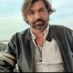 Francesco Apolloni Instagram - Riunione di sceneggiatura Stacco la mia agente @tiziana_dimatteo1 @tt_agencysrl mi chiama e mi chiede " Mi servono delle foto con questo look che hai " io : " Che look ? " @tiziana_dimatteo1 : "Ma si dai con la barba trasandato" io: 😳Quando ti servono ? " @tiziana_dimatteo1: " Ora !" Stacco il tuo sceneggiatore di fiducia @kardius67 si trasforma in pochi minuti in @david_lachapelle con un pizzico di @olivierotoscanistudio no filter no make up Risultato ??? ROMA - città eterna