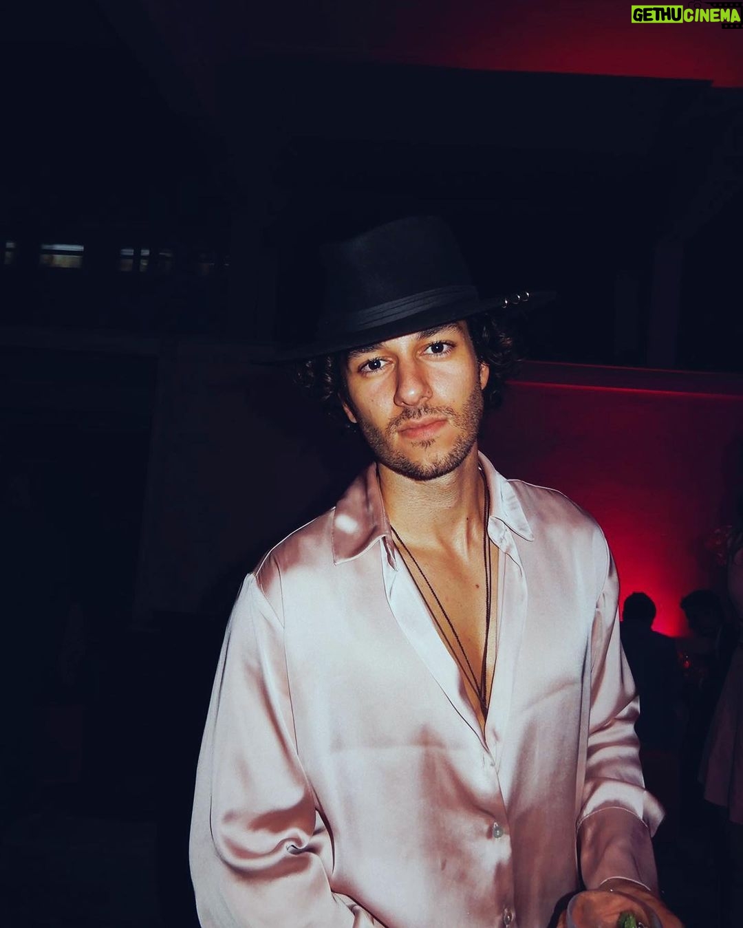 Francisco Fernández Instagram - Before the Martini 🍸 After the Martini At @vogueportugal ‘s 20th anniversary ✨ . 📸: @beatrizlem