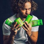 Francisco Fernández Instagram – #pub Querem tratar bem dos vossos caracóis?
A gama Fructis Hidra Caracóis da @garnierportugal trata deles. Para caracóis definidos e hidratados, com 96h de efeito anti-frizz. 😏🤘
O glam rock pode voltar que eu vou deixar crescer a juba!👩‍🎤
#fructispub #naosequesoscaracois