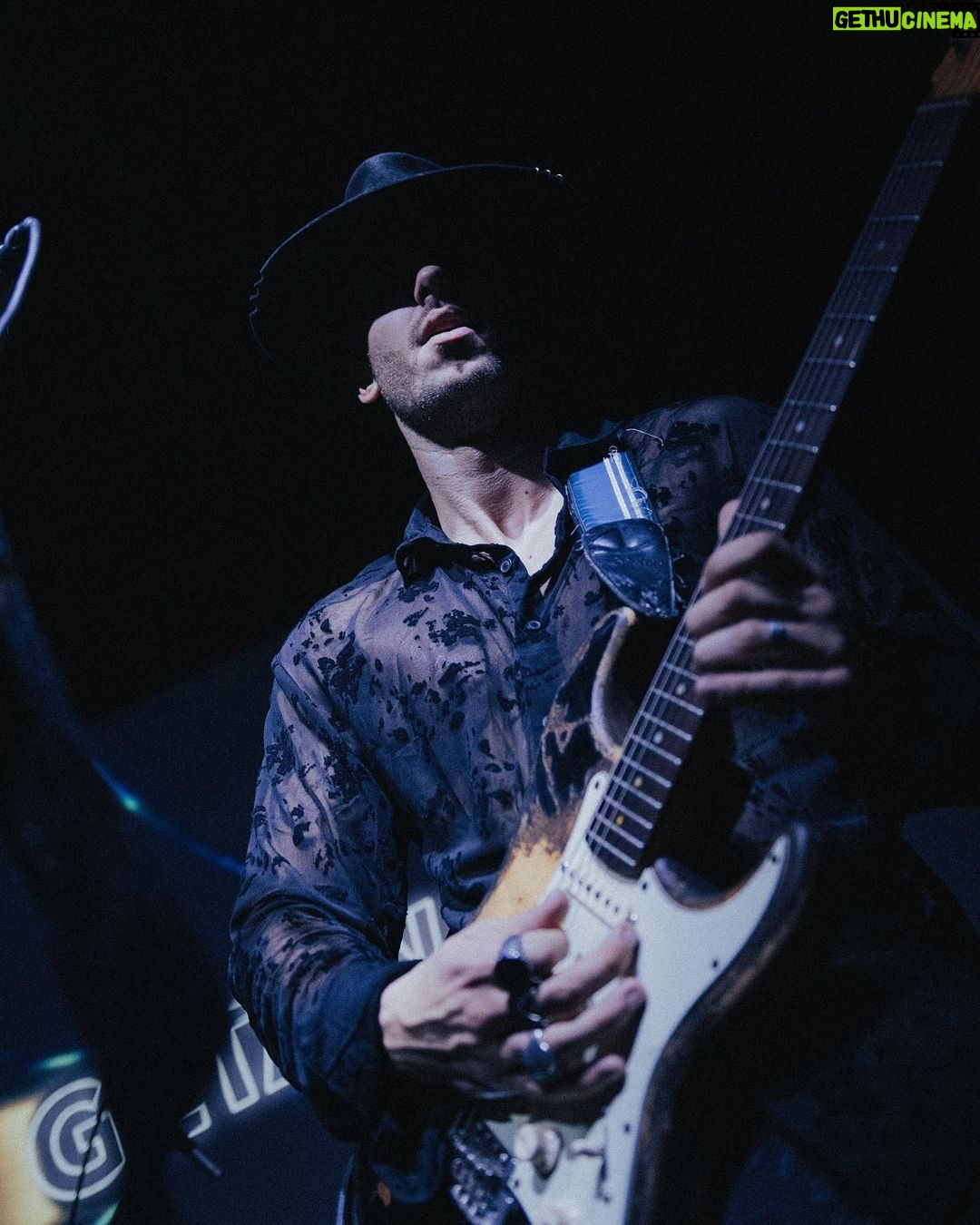 Francisco Fernández Instagram - Don’t forget to give yourself your daily dose of rock n roll 🤘👅 Dancing Against Time OUT NOW @theredbeds . . 📸 @manchinhaphotos Rock N' Roll