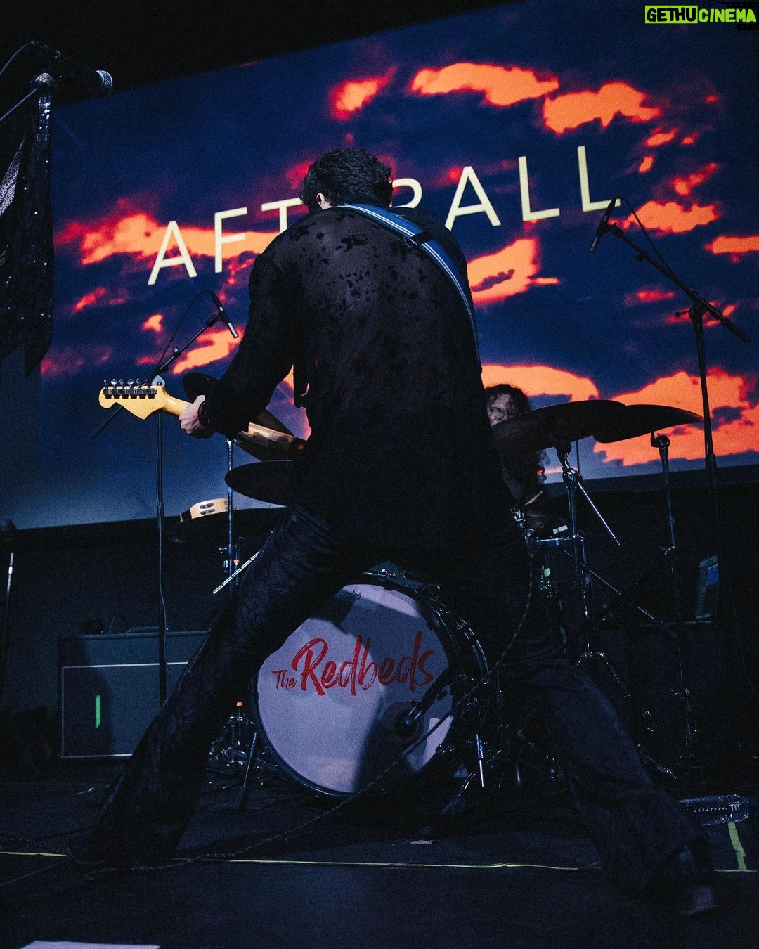 Francisco Fernández Instagram - Don’t forget to give yourself your daily dose of rock n roll 🤘👅 Dancing Against Time OUT NOW @theredbeds . . 📸 @manchinhaphotos Rock N' Roll
