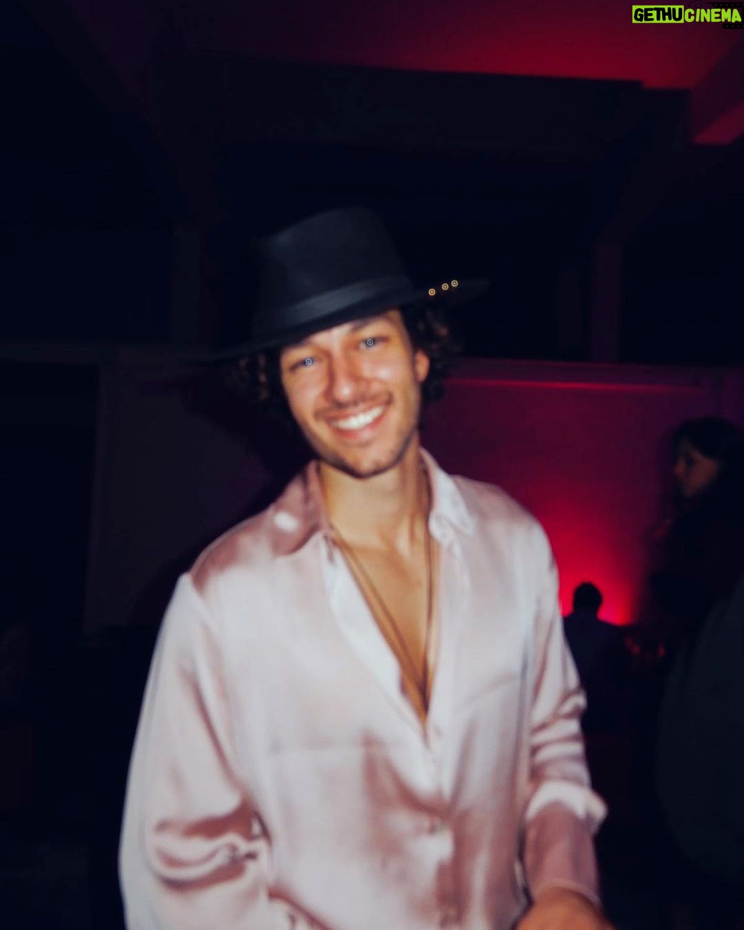 Francisco Fernández Instagram - Before the Martini 🍸 After the Martini At @vogueportugal ‘s 20th anniversary ✨ . 📸: @beatrizlem