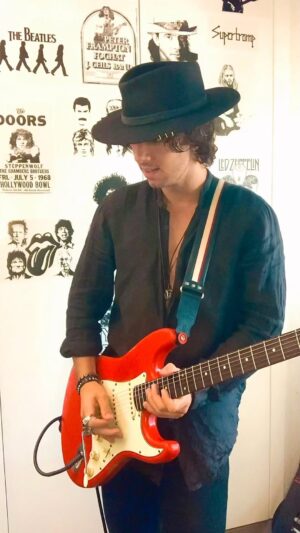 Francisco Fernández Instagram - GRAVITY
.
.

#johnmayer #continuum #gravity
#guitarsolo #guitar #rock #wherethelightis #strat #straturday #stratocaster #fender #johnmayer #srv #davidguilmour @johnmayer @soundofguitars @riffwars @solo_section @a_six_stringthing @6stringsdaily @guitarsdaily @guitarsarebetter @guitarsecret @guitarstars @teddy.hats