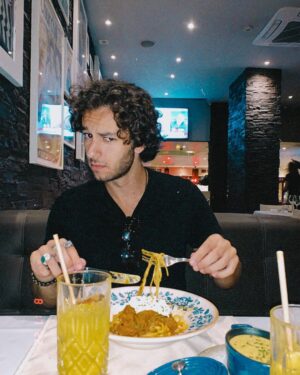Francisco Fernández Instagram - Joey doesn’t share food