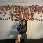 Fukutomi Tsuki Instagram – 18歳になりました♡
今日18歳になるまで、私はすごく内容の濃い17年間を過ごしてきました、そしてたくさんの思い出が詰まった日々を今日も過ごすことが出来ています♡
こうやって日々沢山笑って沢山学べて、沢山の幸せと愛を感じて過ごせているのは、家族、友達、なによりも私を応援して下さる皆さんのお陰です!!!!
皆さんがいてくれるから今の私があり、どんなことがあっても頑張れる力をもらえて、努力する事ができます!私の全てです、成長することができたのもそばにいて下さった皆さんのおかげだと、私は心から思います。
今日からは18歳でのまた新しい1年間が始まりますが、一緒に成長して、一緒に素晴らしい景色を見れるように日々頑張りますので、ずっとそばにいて下さい!そして私の元気の源でいて下さい!
私は皆さんのような素敵な人たちから応援して頂けることを心の底から嬉しく思います♡
本当に大好きです
そしてありがとうございます❤️
18살이 되었습니다 ♡
오늘 18살이 될때까지 저는 굉장히 인상 깊은 17년을 보냈습니다, 그리고 많은 추억이 담긴 나날들에 오늘 하루도 보내고 있습니다 ♡
이렇게 매일 많이 웃고 많은 행복과 사랑을 느끼고 지낼 수 있도록 해주는 가족, 친구, 무엇보다도 저를 응원해주신 여러분의 덕분입니다!!!!
여러분이 있어서 지금의 제가 있고, 어떤 일이 있어도 열심히 할 수 있는 힘을 받고 노력할 수 있어요!성장할 수 있었던 것도 곁에 있어 주신 여러분 덕분이라고 저는 진심으로 생각합니다.
오늘부터는 18세에 다시 새로운 1년이 시작되지만 함께 성장하고 함께 멋진 추억을 보낼 수 있도록 매일 노력할테니 계속 곁에 있어주세요 !
저는 여러분과 같이 멋진 사람들로부터 응원을 받을 수 있어서 진심으로 기쁘게 생각합니다 ♡
정말 사랑합니다!
그리고 감사합니다 ❤ ️