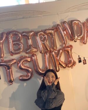 Fukutomi Tsuki Instagram - 誕生日前日の今日、ファンの方が企画してくださったセンイルイベントに内緒でこっそりと行くつもりだったのですが、たくさんのファンの方が既にお越しになっていて、一緒にお祝いして頂きました（ ; ; ）そしてとっても素敵な装飾を準備してくださっていて本当に感動しました😭♡
　
皆さん本当に有り難うございます！

今日の写真たくさん今から載せますので、是非見ていって下さいね♡

생일 전날인 오늘 팬분들이 기획해주신 생일이벤트에 몰래 가려고 했는데 이미 많은 팬들이 계셔서 함께 축하했습니다( ;;)그리고 너무 예쁘게 카페를 꾸며주시고 준비해주셔서 정말 감동했습니다 😭 ♡
　
여러분 정말 감사드립니다!

오늘의 사진 지금부터 많이 올릴테니까 꼭 보고 가세요 ♡

#talways_rav_u