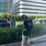 Fukutomi Tsuki Instagram - GP生になれるこの期間限定ファッション🤣✨ この日は本当に暑くて、1Lのペットボトルを持ち歩いていたなぁ笑笑 つい最近の事の様に感じますが、もう秋への変わり目（；＿；） 一年って過ぎるのとっても早いですよね。・゜・(ノД`)・゜・。 残りの数ヶ月も充実して楽しい時間を皆様が過ごせます様に！そして健康であります様に！ 이 날은 정말 덥고, 1L짜리 페트병을 가지고 있었어요!!! 최근의 일처럼 느껴지지만 벌써 가을의 모습으로 바뀔때예요(;_;) 1년이 흘러가는 것이 정말 빨라요 ・゜・(ノД`)・゜・。 여러분 남은 몇개월도 충실하고 즐거운 시간 보내시길 바라고, 또 건강하게 보내세요!