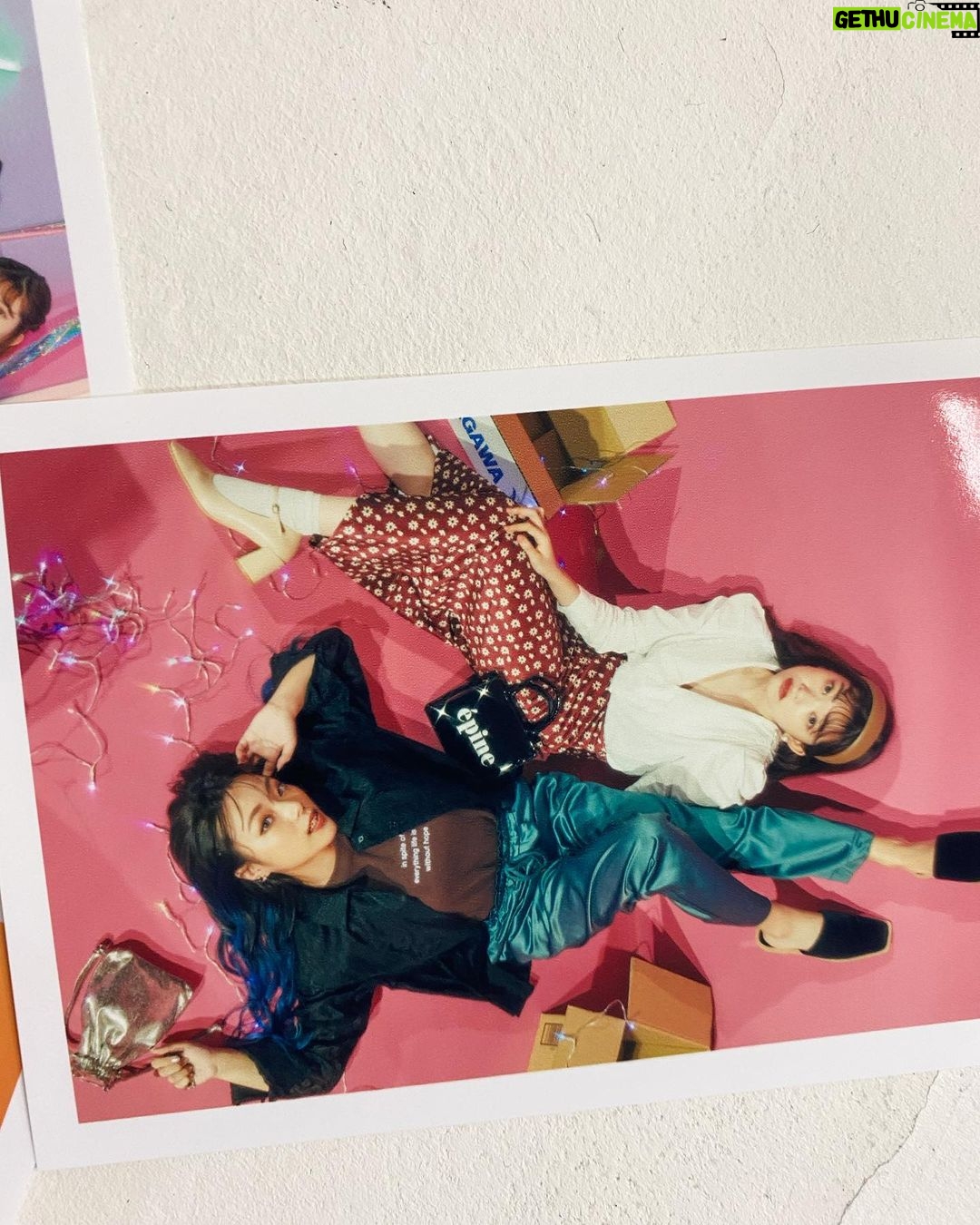 Fukutomi Tsuki Instagram - 可愛い写真たち❤️ 最近とっても涼しくて、もう夏終わっちゃうのかなぁって考えちゃいます( ; ; ) 皆さんはどの季節が好きですか?? 私は秋生まれなのに冬が好きです>< そして今日LOVE teenで公開されているブログの下書きが終わって提出してきましたぁ✨✨ 次のブログも楽しみにしていてくださいね! アンニョン〜💗 이쁜 사진들 ❤️ 요즘 굉장히 시원해서 벌써 여름 끝나는 걸까라는 생각이 들어요( ; ; ) 여러분은 어떤 계절을 좋아하시나요? 저는 가을에 태어났는데 겨울을 좋아합니다>< 그리고 오늘 LOVE teen에서 공개하는 블로그 초안을 작성했습니다. ✨ ✨ 다음 블로그도 기대해주세요! 안녕~><
