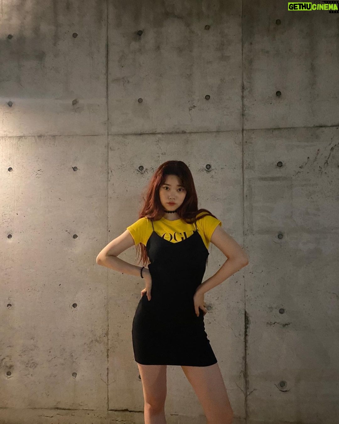 Fukutomi Tsuki Instagram - Vogueのロゴトップスは 大のお気に入りです💛🖤 そしていつかVogueの表紙になりたいという夢があります。・゜・(ノД`)・゜・。 絶対叶えたい!叶えて見せるぞっ! タル、頑張ります( ; ; )🔥 今日も1日頑張りましょう! 素敵な1日でありますように! Vogue로고 상의가 너무 맘에 들어요 💛🖤 그리고 언젠가 Vogue의 표지모델이 되고싶다라는 꿈이 있습니다.・゜・(ノД`)・゜・。 진짜 이룰거에요!!!! 제 목표 >< 타루, 화이팅합니다 ( ; ; )🔥 오늘도 화이팅입니다! 좋은 하루 보내세요!!!