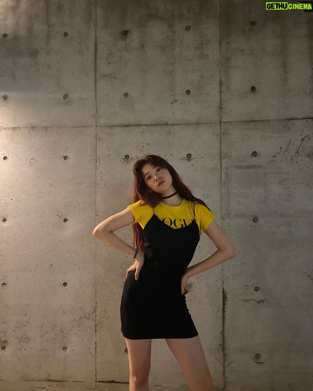 Fukutomi Tsuki Instagram - Vogueのロゴトップスは 大のお気に入りです💛🖤 そしていつかVogueの表紙になりたいという夢があります。・゜・(ノД`)・゜・。 絶対叶えたい!叶えて見せるぞっ! タル、頑張ります( ; ; )🔥 今日も1日頑張りましょう! 素敵な1日でありますように! Vogue로고 상의가 너무 맘에 들어요 💛🖤 그리고 언젠가 Vogue의 표지모델이 되고싶다라는 꿈이 있습니다.・゜・(ノД`)・゜・。 진짜 이룰거에요!!!! 제 목표 >< 타루, 화이팅합니다 ( ; ; )🔥 오늘도 화이팅입니다! 좋은 하루 보내세요!!!