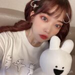 Fukutomi Tsuki Instagram - みなさぁぁぁぁぁん！ こんばんは🌙 ！！？( ✌︎'ω')✌︎ 久しぶりにセルカを投稿しちゃいます╰(*´︶`*)╯♡ ツインテールなんかしちゃって完全にうさぎに寄せちゃいました🤣💗 私はよく小動物顔だねと沢山声を頂くのですが、どの動物に似ていると思いますか！？ りすや、うさぎ、カエル、キツネ 私に似ているキャラクターや動物など頭に浮かぶものがあったらコメントで教えて下さい！笑笑 明日も皆さんの1日がhappyな日であります様に！！！(((o(*ﾟ▽ﾟ*)o)))♡ 여러분!안녕하세요 ><♡ 오늘 제가 오랜만에 셀카를 올리겠습니다！ 이쁘게 봐주세요(((o(*ﾟ▽ﾟ*)o)))♡ 토끼가 너무 귀여워서 저도 트윈테일을 하고 찍었습니다💗🐰 내일도 행복한 하루를 보내세요✨✨ #うさぎメイク #すこかわフォト #うさぎ