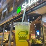 Fukutomi Tsuki Instagram - shakeshackで季節のレモネードを飲んできました🍊🍃 💛マンダリンシソレモネード💛 爽やかでシソの香りも凄く良くて、柑橘系好きには最高のレモネードでしたぁ(*´ω｀*)♡ もうレモネード大好き人間すぎて、最近自分でレモネード作ろうとしてます🤣 レモネード作ったことある人！？ 流石にいないか？😎✨✨ #shakeshack