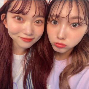 Fukutomi Tsuki Instagram - ジーーーーー😳😳😳

あいりちゃんと

これだったら皆んなと目が合ってるように見えるね！　　

って話して撮った写真です><💗

どうですか！？！？
目、合ってるように見えますか？？

皆さん月曜日もお疲れ様でした♡ 

そしてマツコ会議放送後からたくさんのコメントや、メンション、ツイート本当にありがとうございます😭💗

マツコ会議を見てファンになってくださった方やfollowしてくださった方も沢山いて、本当に嬉しいです💗

そんな皆様にも沢山の物を共有できるように頑張ります！

明日も素敵で充実した1日でありますように✨✨

아이리짱이랑 이렇게 찍으면 아이컨택 하는 것처럼 보인다고 얘기해서 찍은 사진입니다!

어때요!?

아이컨택 하는 것처럼 보여요><!?!?ㅋㅋㅋㅋ 

그리고 마츠코 회의 끝나고 많은 메세지. 코멘트.멘션. 감사합니다!!!!

내일도 즐거운 하루를 보내시길 바랍니다!!!

#タルりる