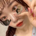 Fukutomi Tsuki Instagram - 私ピンクも好きですが、やっぱり赤も大好きですねねねねさくらんぼの赤🍒大好き❤️ あ、最近すごく思うのですが、地雷メイクをしてみたいなって思うんです🤣👍✨ 流行りに遅れてる感がすごくありますが、すごくしてみたいのです笑笑 何か皆さんの知っている地雷メイクでのポイントってありますか？？ なんか可愛い系もあるし、かっこいい系もあるしメイクって本当に底知れない…ヽ(´o｀；だから好きなんですけどねぇぇぇ！！！ ちなみにこのメイクはまたまたコーラルメイクです🌸🌷tiktok明日あげるので通知はオンにしていて下さいね💗 そして 皆さん今日1日もお疲れ様でしたぁぁぁ 本当に最近暑くなっている為、熱中症や風邪にも気をつけてください😷💪 らびゅです😘 요즘 너무 하고싶은 메이크업이 있어요!!! 그 이름은 『지뢰 메이크업』😈💗 유행에 늦은 느낌이 있지만 그래도 너무너무 해보고 싶어요 ~~~!!! 이번 사진에서 했던 메이크업은 코랄 메이크업입니다!! 내일 tiktok을 올릴 거에요 !!알림을 켜주세요~~!! 오늘 하루도 행복하게 보내셨어요!? 요즘 날씨가 엄청 더워서 열사병이나 감기도 조심하세요!! 라뷰 입니다♡