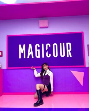 Fukutomi Tsuki Instagram - 💜Popteen1月号発売開始💜

今回の表紙はめるるさんです♡ 
付録付き版、付録無し版と2パターンのめるるさんの表紙が目印です╰(*´︶`*)╯♡

そして今月号はめるるさんときょうきょうさんの卒業号です♡ 

卒業おめでとうございます！

これからも仲良くして下さい><><♡
とっても優しい先輩のめるるさんときょうきょうさん！大好きです！♡

#popteen