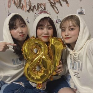 Fukutomi Tsuki Instagram - 改めて！💗

少し遅れの誕生日会をふきのとうで💗

忙しい2人なのにこんな最高のサプライズを準備してくれてもう、嬉しすぎました😭💗

本当にありがとう！

お揃いのパーカーをプレゼントしてくれました💗

それから3人おそろいで、サンリオピューロランドに行ってきました💗

ピューロランドの写真は次の投稿をお楽しみに！

誕生日が終わってからも沢山の方が祝ってくれて本当に幸せ者です！

皆さん残りの2020年も幸せに過ごしてくださいね！

조금 지연의 생일 파티를 후키노토우에서 💗

 이런 최고의 서프라이즈를 준비해줘서 너무 기뻤습니다 😭💗

정말 고마워요!!!
 
같은 파카를 선물로 줬어요 💗

그리고 3명으로 산리오쀼로랜드 에  다녀왔습니다 💗

쀼로랜드의 사진은 다음의 투고를 기대하세요!

생일이 끝나고도 많은 분들이 축해줘서 정말 감사합니다!

여러분 나머지 2020년도 행복하게 지내세요!