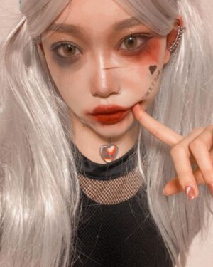 Fukutomi Tsuki Instagram - 🖤happy Halloween🖤

💙Harley Quinn❤️
ハーレイ・クインにメイクをしましたぁぁ♡ 

どうですか！？

なりきったつもりです🔥

皆さんは何してハロウィン過ごされましたか！？

教えてくださぁい\(//∇//)\

明日も良い1日を過ごして下さいね♡

여러분!!! happy Halloween🖤
이번에 Harley Quinn 의 메이크업을 했습니다!!!

어때요!?!?

저는 Harley Quinn을 매우 좋아해서 너무 행복했습니다!!ㅋㅋㅋㅋ

여러분 Halloween 어떻게 지내셨어요!?

내일도 좋은 하루 보내세요!!♡
#おうちでハロウィン