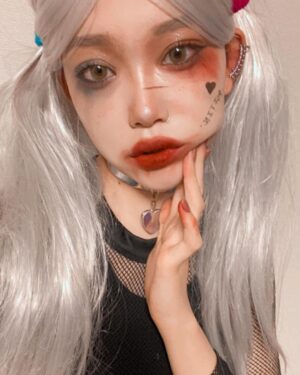Fukutomi Tsuki Instagram - 🖤happy Halloween🖤

💙Harley Quinn❤️
ハーレイ・クインにメイクをしましたぁぁ♡ 

どうですか！？

なりきったつもりです🔥

皆さんは何してハロウィン過ごされましたか！？

教えてくださぁい\(//∇//)\

明日も良い1日を過ごして下さいね♡

여러분!!! happy Halloween🖤
이번에 Harley Quinn 의 메이크업을 했습니다!!!

어때요!?!?

저는 Harley Quinn을 매우 좋아해서 너무 행복했습니다!!ㅋㅋㅋㅋ

여러분 Halloween 어떻게 지내셨어요!?

내일도 좋은 하루 보내세요!!♡
#おうちでハロウィン