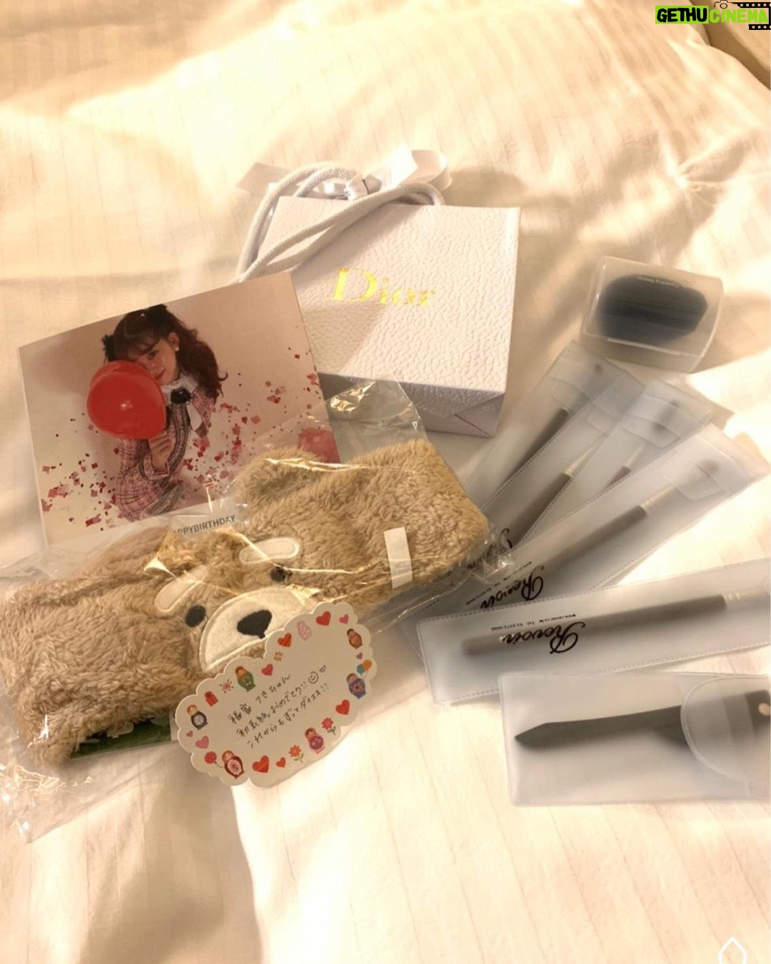Fukutomi Tsuki Instagram - 皆さんお久しぶりです! 元気ですか( ; ; )♡ 私はとっても元気です!!! そして皆様に本当に感謝を伝えたいです。・゜・(ノД`)・゜・。 Popteenの編集部宛に沢山のプレゼントとファンレターが届いていました(T . T)💗 本当に有り難うございます! 韓国の事務所の方にも送って頂いてる方も沢山いらっしゃるみたいで、まだ受け取れていないのもあると思うのですが、本当に有難うございます! アルバムやったり、写真など、家族と共に見させて頂いたのですが、おばあちゃん泣いてました😆💗 孫をこんなにも愛してくれてる人がいてとても有り難く、感動したと言っていました(;ω;) その通りで、私を応援して下さる全ての皆様に本当に感謝の気持ちを忘れず、今以上の恩返し、そして今以上に愛して頂けるように何事も頑張る事を改めてここに誓います! 心を込めて🌙 本当にありがとうございます!