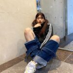 Fukutomi Tsuki Instagram - 可愛い白スニーカー🤍 私、スニーカーは厚底族な為 この足も疲れないくらいの厚底具合がとっても好きで、可愛くスポーティー♡でもおしゃれに韓国っぽくはけるので、足元から可愛さが目立ってラブです>< このパンツにもとっても合うし、ワンピース、スカート何にでも合うから沢山履いてます！ 皆さんも是非チェックです♡ #akiiiclassic #オルチャン #韓国ファッション