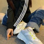 Fukutomi Tsuki Instagram - 可愛い白スニーカー🤍 私、スニーカーは厚底族な為 この足も疲れないくらいの厚底具合がとっても好きで、可愛くスポーティー♡でもおしゃれに韓国っぽくはけるので、足元から可愛さが目立ってラブです>< このパンツにもとっても合うし、ワンピース、スカート何にでも合うから沢山履いてます！ 皆さんも是非チェックです♡ #akiiiclassic #オルチャン #韓国ファッション