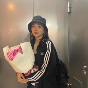 Fukutomi Tsuki Instagram - 事務所の代表からお花を送って頂きました（ ; ; ）

とってもうれしいです！
有り難うございます😭💗

今日は沢山の人に祝っていただけた最高の誕生日でした！

そして皆さんも沢山のメッセージありがとうございます！

こんなに沢山メッセージ頂く事も初めてだったので、本当に感動して、もっと頑張らなくちゃな！って背中を押してもらうことが出来ました！

もっと輝きます✨

미스틱스토리 대표님으로부터 꽃을 받았습니다!!

정말 기쁩니다!
감사합니다 😭💗

오늘은 많은 분들에게 축하 받은 최고의 생일이였습니다!

그리고 여러분들의 많은 메세지도 감사합니다!

이렇게 많은 메세지를 받은 것도 처음이라 정말 감동했고, 앞으로 더 열심히 해야지!라는 자극을 받았습니다!

더 빛날 수 있도록 노력하겠습니다 ✨