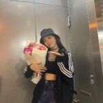 Fukutomi Tsuki Instagram – 事務所の代表からお花を送って頂きました( ; ; )
とってもうれしいです!
有り難うございます😭💗
今日は沢山の人に祝っていただけた最高の誕生日でした!
そして皆さんも沢山のメッセージありがとうございます!
こんなに沢山メッセージ頂く事も初めてだったので、本当に感動して、もっと頑張らなくちゃな!って背中を押してもらうことが出来ました!
もっと輝きます✨
미스틱스토리 대표님으로부터 꽃을 받았습니다!!
정말 기쁩니다!
감사합니다 😭💗
오늘은 많은 분들에게 축하 받은 최고의 생일이였습니다!
그리고 여러분들의 많은 메세지도 감사합니다!
이렇게 많은 메세지를 받은 것도 처음이라 정말 감동했고, 앞으로 더 열심히 해야지!라는 자극을 받았습니다!
더 빛날 수 있도록 노력하겠습니다 ✨