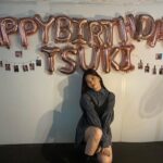 Fukutomi Tsuki Instagram – 18歳になりました♡
今日18歳になるまで、私はすごく内容の濃い17年間を過ごしてきました、そしてたくさんの思い出が詰まった日々を今日も過ごすことが出来ています♡
こうやって日々沢山笑って沢山学べて、沢山の幸せと愛を感じて過ごせているのは、家族、友達、なによりも私を応援して下さる皆さんのお陰です!!!!
皆さんがいてくれるから今の私があり、どんなことがあっても頑張れる力をもらえて、努力する事ができます!私の全てです、成長することができたのもそばにいて下さった皆さんのおかげだと、私は心から思います。
今日からは18歳でのまた新しい1年間が始まりますが、一緒に成長して、一緒に素晴らしい景色を見れるように日々頑張りますので、ずっとそばにいて下さい!そして私の元気の源でいて下さい!
私は皆さんのような素敵な人たちから応援して頂けることを心の底から嬉しく思います♡
本当に大好きです
そしてありがとうございます❤️
18살이 되었습니다 ♡
오늘 18살이 될때까지 저는 굉장히 인상 깊은 17년을 보냈습니다, 그리고 많은 추억이 담긴 나날들에 오늘 하루도 보내고 있습니다 ♡
이렇게 매일 많이 웃고 많은 행복과 사랑을 느끼고 지낼 수 있도록 해주는 가족, 친구, 무엇보다도 저를 응원해주신 여러분의 덕분입니다!!!!
여러분이 있어서 지금의 제가 있고, 어떤 일이 있어도 열심히 할 수 있는 힘을 받고 노력할 수 있어요!성장할 수 있었던 것도 곁에 있어 주신 여러분 덕분이라고 저는 진심으로 생각합니다.
오늘부터는 18세에 다시 새로운 1년이 시작되지만 함께 성장하고 함께 멋진 추억을 보낼 수 있도록 매일 노력할테니 계속 곁에 있어주세요 !
저는 여러분과 같이 멋진 사람들로부터 응원을 받을 수 있어서 진심으로 기쁘게 생각합니다 ♡
정말 사랑합니다!
그리고 감사합니다 ❤ ️