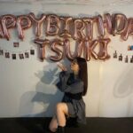 Fukutomi Tsuki Instagram – 18歳になりました♡
今日18歳になるまで、私はすごく内容の濃い17年間を過ごしてきました、そしてたくさんの思い出が詰まった日々を今日も過ごすことが出来ています♡
こうやって日々沢山笑って沢山学べて、沢山の幸せと愛を感じて過ごせているのは、家族、友達、なによりも私を応援して下さる皆さんのお陰です!!!!
皆さんがいてくれるから今の私があり、どんなことがあっても頑張れる力をもらえて、努力する事ができます!私の全てです、成長することができたのもそばにいて下さった皆さんのおかげだと、私は心から思います。
今日からは18歳でのまた新しい1年間が始まりますが、一緒に成長して、一緒に素晴らしい景色を見れるように日々頑張りますので、ずっとそばにいて下さい!そして私の元気の源でいて下さい!
私は皆さんのような素敵な人たちから応援して頂けることを心の底から嬉しく思います♡
本当に大好きです
そしてありがとうございます❤️
18살이 되었습니다 ♡
오늘 18살이 될때까지 저는 굉장히 인상 깊은 17년을 보냈습니다, 그리고 많은 추억이 담긴 나날들에 오늘 하루도 보내고 있습니다 ♡
이렇게 매일 많이 웃고 많은 행복과 사랑을 느끼고 지낼 수 있도록 해주는 가족, 친구, 무엇보다도 저를 응원해주신 여러분의 덕분입니다!!!!
여러분이 있어서 지금의 제가 있고, 어떤 일이 있어도 열심히 할 수 있는 힘을 받고 노력할 수 있어요!성장할 수 있었던 것도 곁에 있어 주신 여러분 덕분이라고 저는 진심으로 생각합니다.
오늘부터는 18세에 다시 새로운 1년이 시작되지만 함께 성장하고 함께 멋진 추억을 보낼 수 있도록 매일 노력할테니 계속 곁에 있어주세요 !
저는 여러분과 같이 멋진 사람들로부터 응원을 받을 수 있어서 진심으로 기쁘게 생각합니다 ♡
정말 사랑합니다!
그리고 감사합니다 ❤ ️