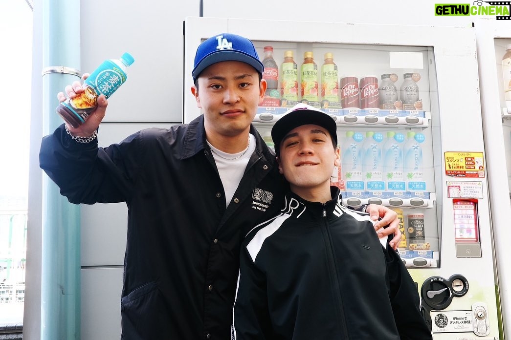 Fuma no KTR - 3.6K Likes - わがまま聞いてくれる事務所
優しくておもろいマネージャー兼DJ
カッコよくて楽しい友達
いい写真撮ってくれるカメラマン
ホンマにわしって恵まれてますねん
みなさんありがとうございます
photo by @kohkikanai