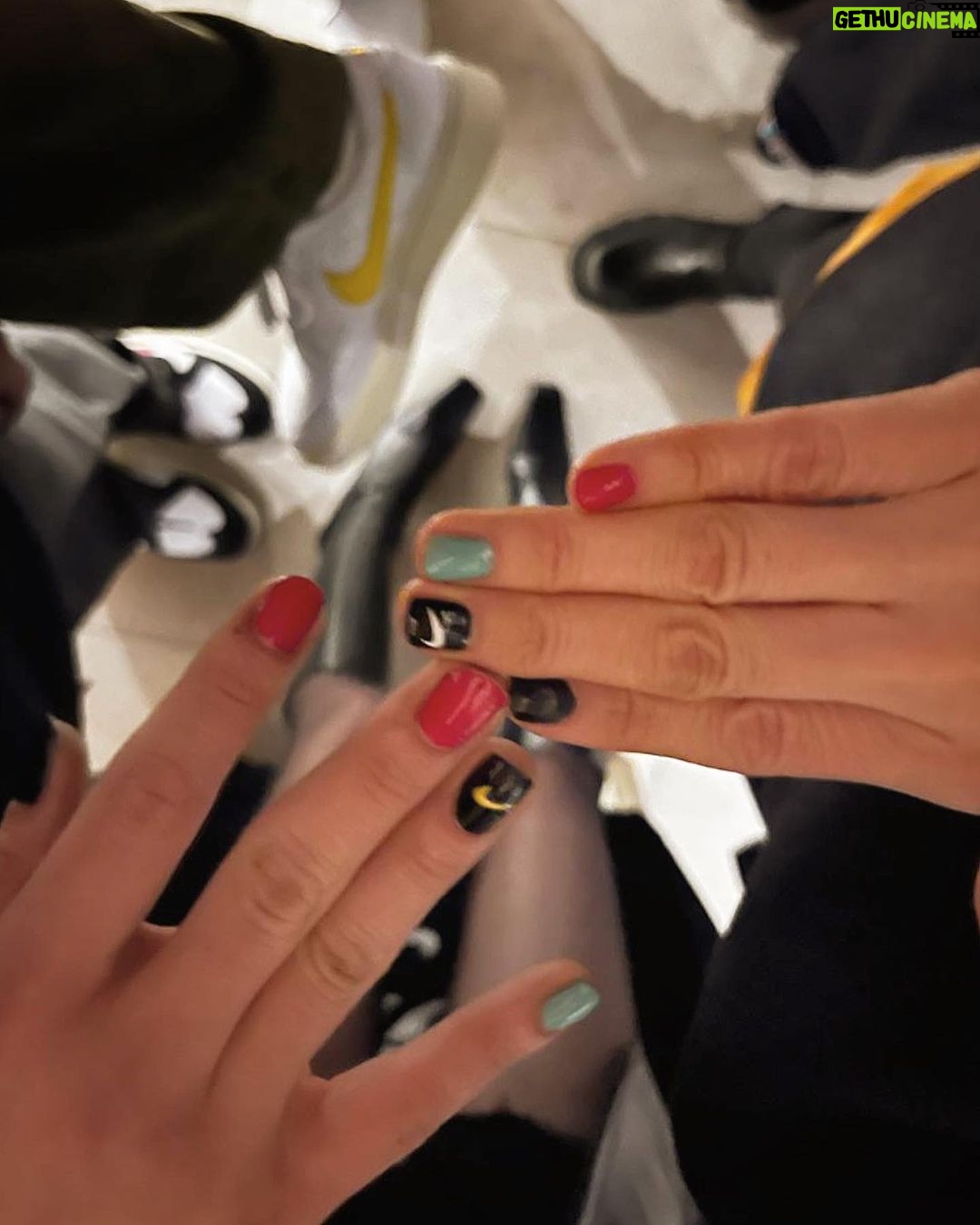 G-Dragon Instagram - ようこそ!!🕺✨@kiiiondo @niketokyo @peaceminusonedotcom @natsuko.ete @verdy #クォンド