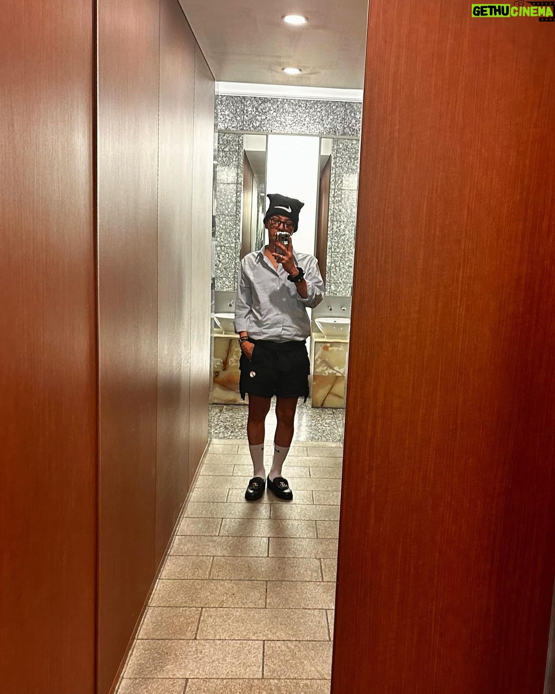 G-Dragon Instagram - ようこそ!!🕺✨@kiiiondo @niketokyo @peaceminusonedotcom @natsuko.ete @verdy #クォンド